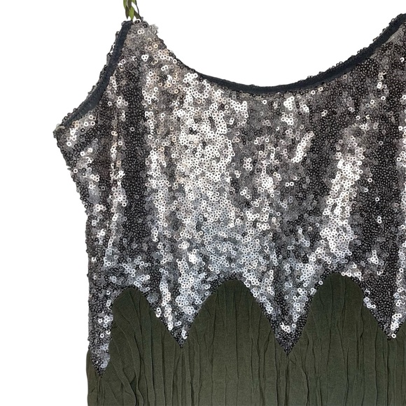 Gimmicks By BKE Pieced Silver Sequin Green & Gray Ombre Pixie Top Braided Strap - Picture 8 of 11